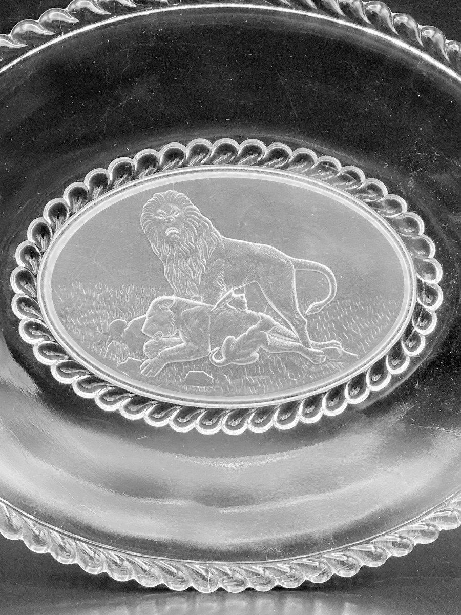 19th Century Gillinder & Son Lion Pattern Glass Platter Lion Handle Oval 2