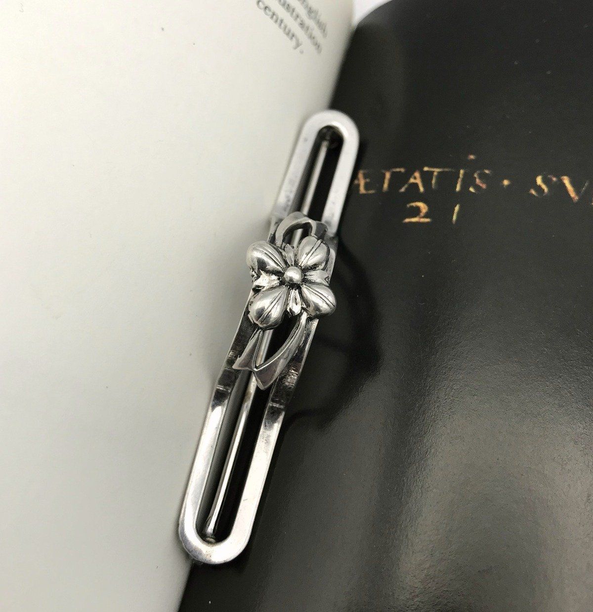 C.1940s Sterling W.E. Richards Co. Edwardian Style Scarf Brooch 2