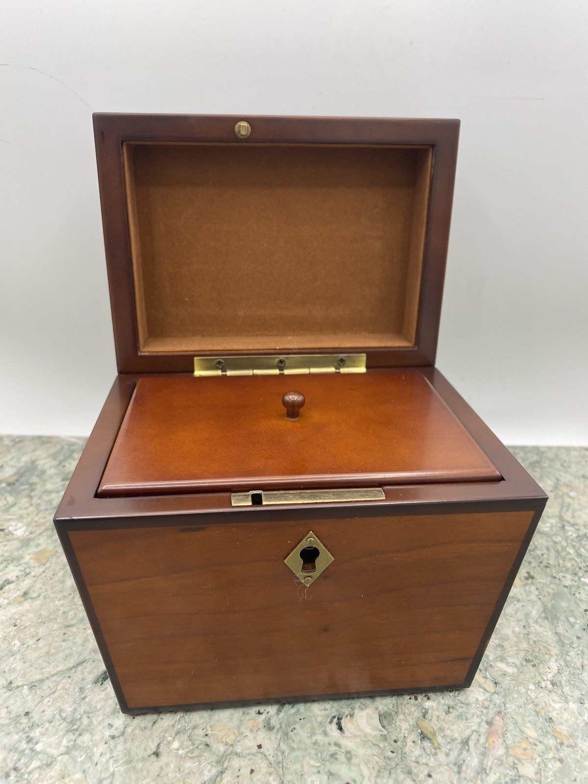 Modern English Tea Caddy w Keys 765 3