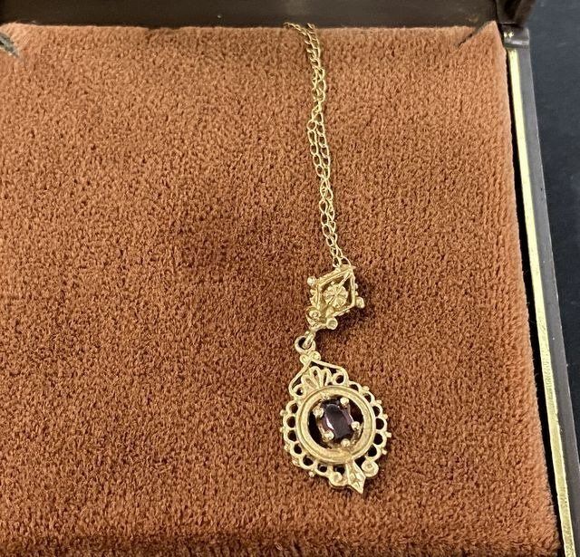14k Gold Ornately Mounted Garnet Necklace