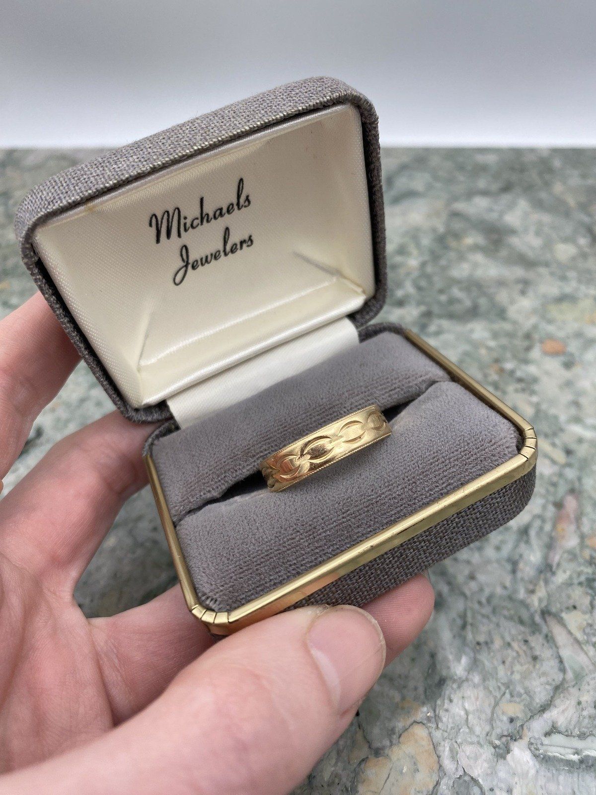 Men's Oval Link Carved 6mm 14k Gold Ring Band w Textured Edge Detail 3