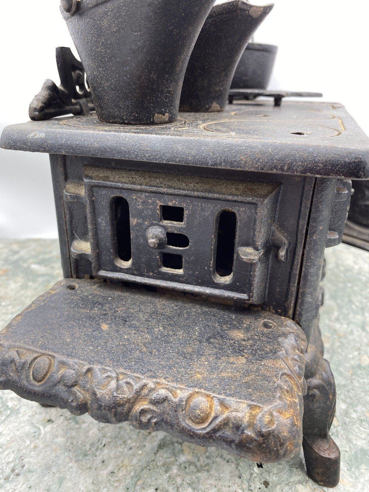 Vintage Salesman's Model Crescent Cast Iron Stove + Cooking Ware Pots & Pcs 5