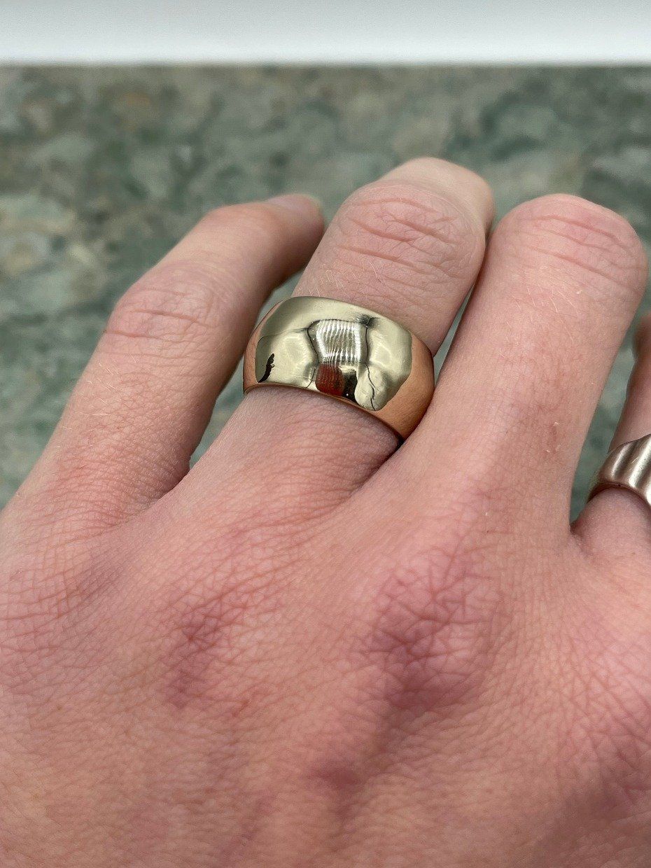 14k Gold Wide + Tapered Ladies Band Ring Sz: 5 2
