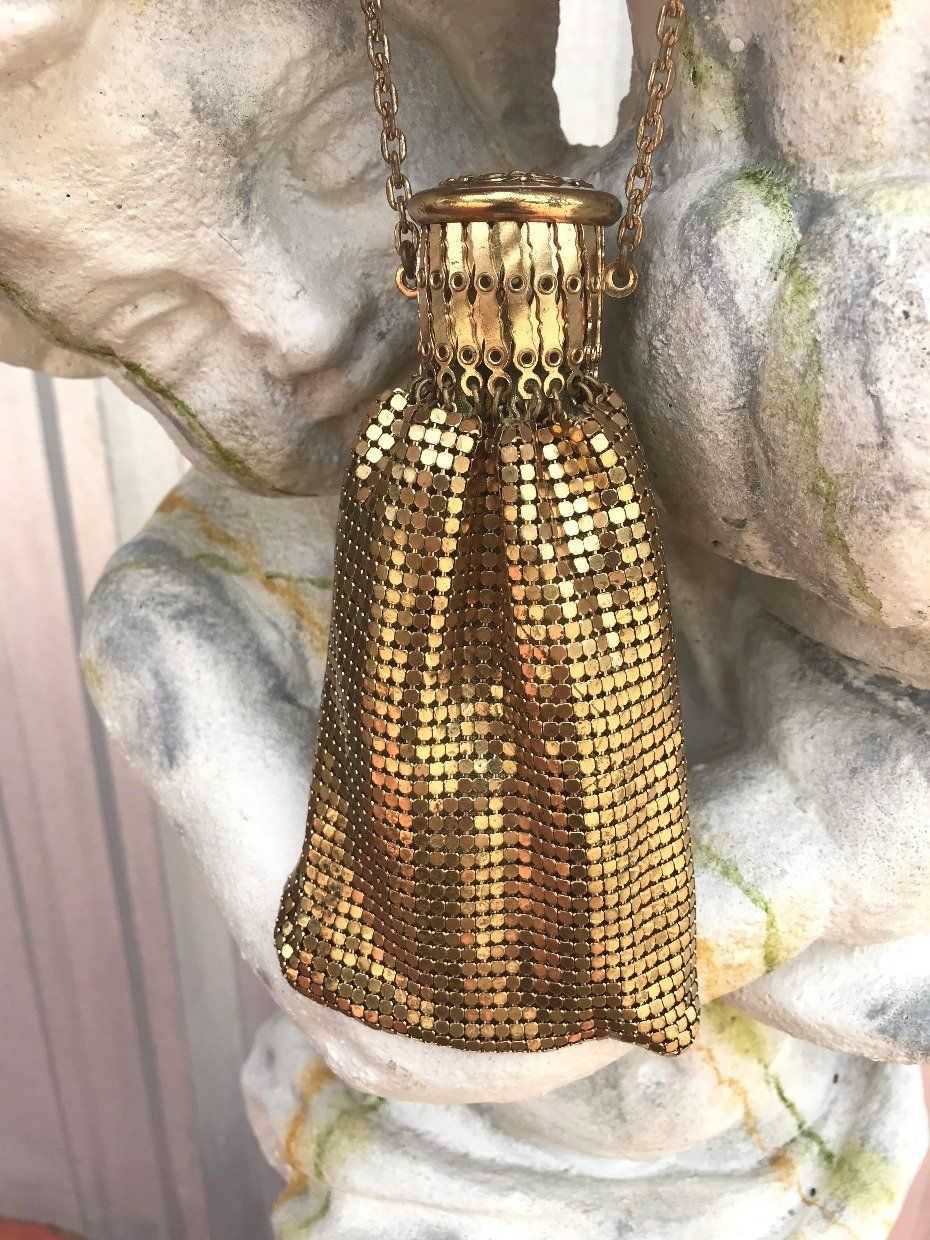 Antique c.1920s Whiting & Davis Gold Chainmail Mesh Gate Top Wristlet Purse 5