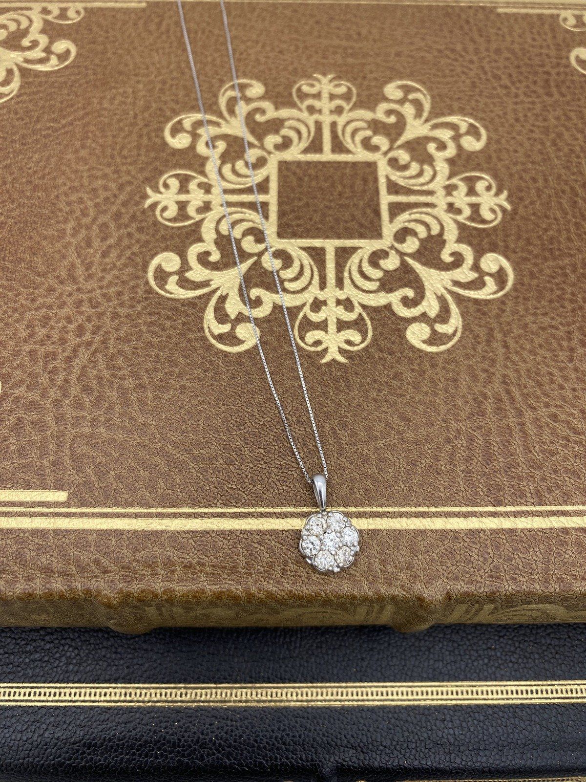 14k White Gold .91ctw Floral Cluster Diamond Necklace 18L #2781 2