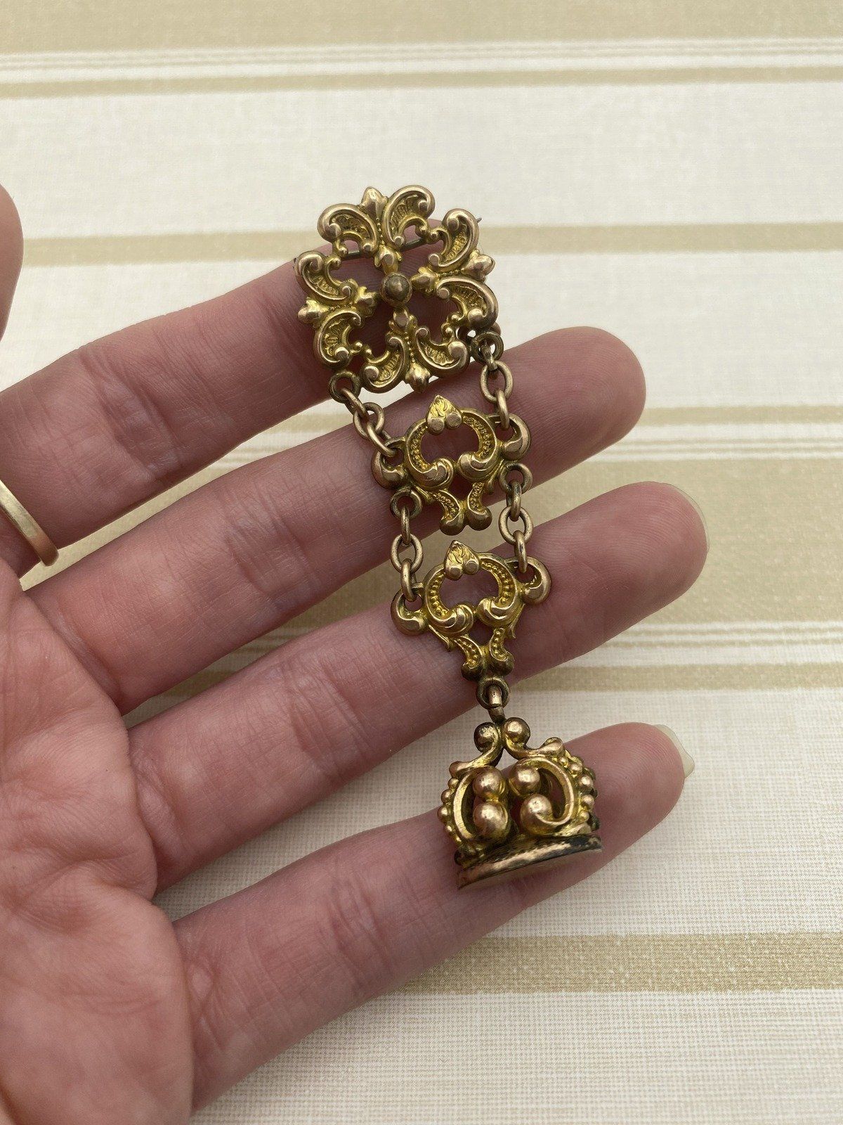 Collectible Antique Early Victorian Gold Filled Acanthus Tiered Wax Seal Fob Brooch 5