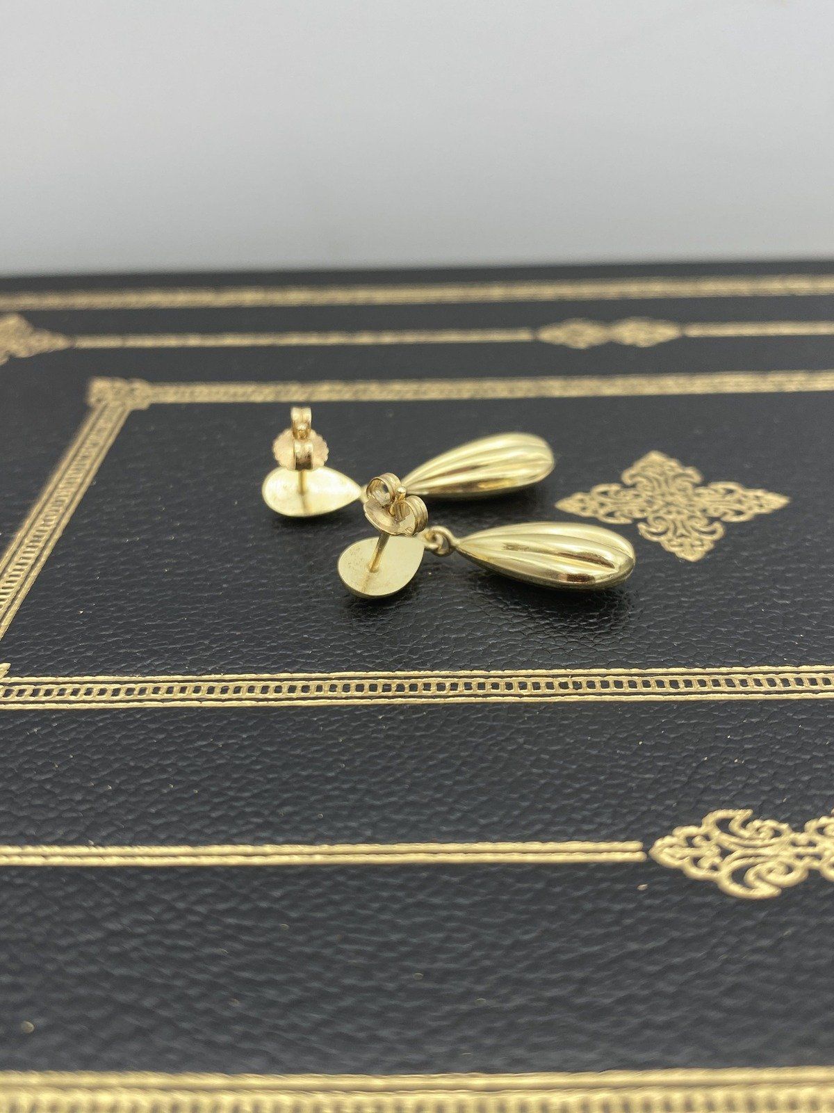 Vintage Mid Century c.1960s 14k Gold Fluted Tear Drop Earrings 6