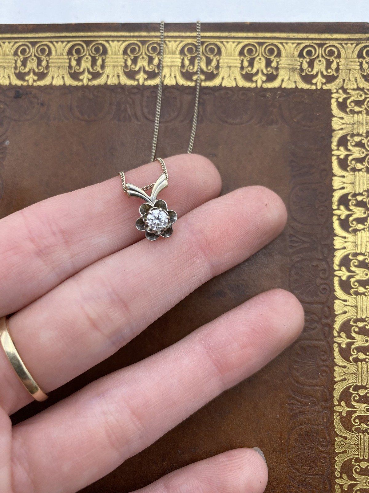 Antique 14k White Gold .25ct Diamond Buttercup 18 Necklace 7
