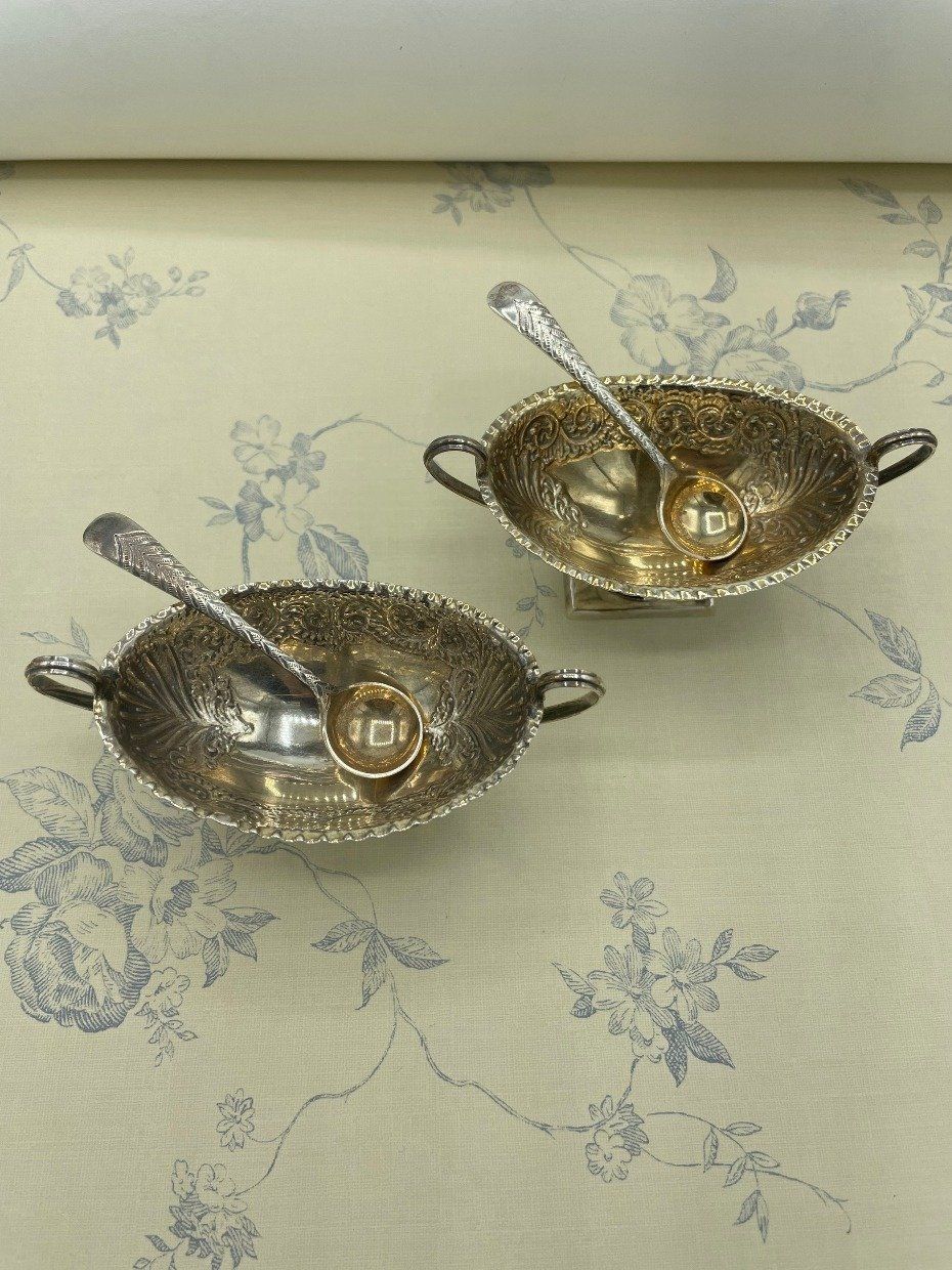 C.1909 Sheffield Imported Atkins Brothers Ornate Sterling Silver Gold Wash Salt Dishes + Spoons 3