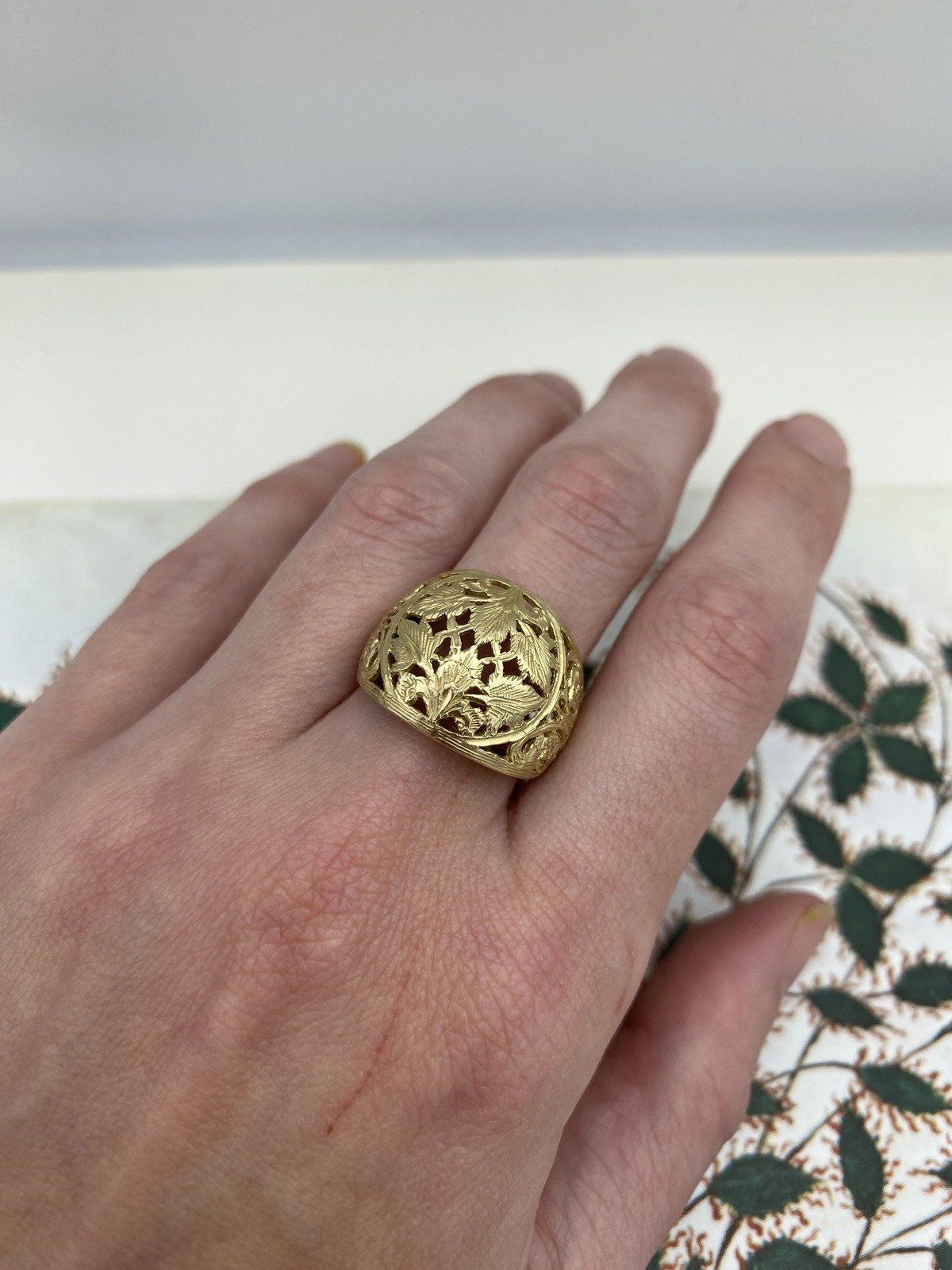 Lovely Reticulated Vintage Italian 14k Gold Acanthus Bombe Ring 5