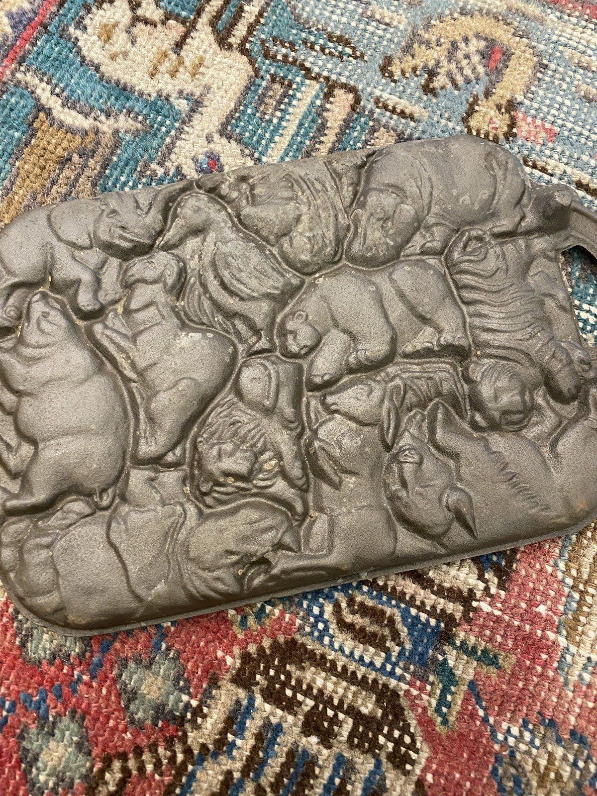 Vintage c.1984 John Wright Cast Iron Animal Figural Cookie Mold w Handles 6