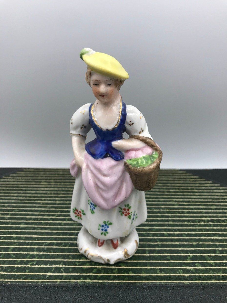 Occupied Japan Porcelain Colonial Lady w Flower Basket Figurine
