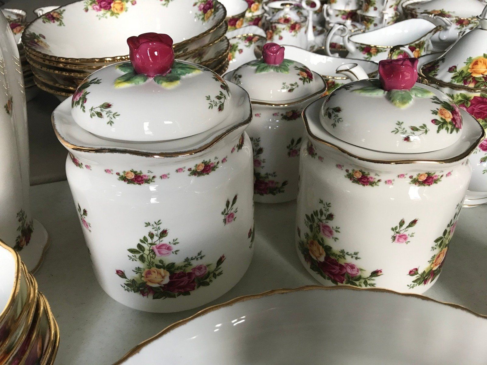 Old Albert Country Roses China Service for 16 Plus all serving pieces 8