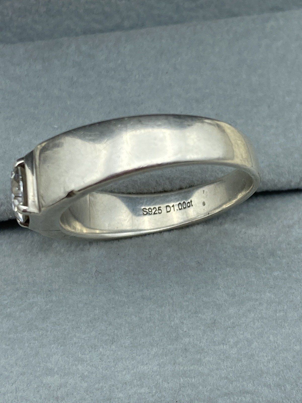 Handsome Sterling Silver Men's 1ct Moissonite Diamond Wedding Ring 2