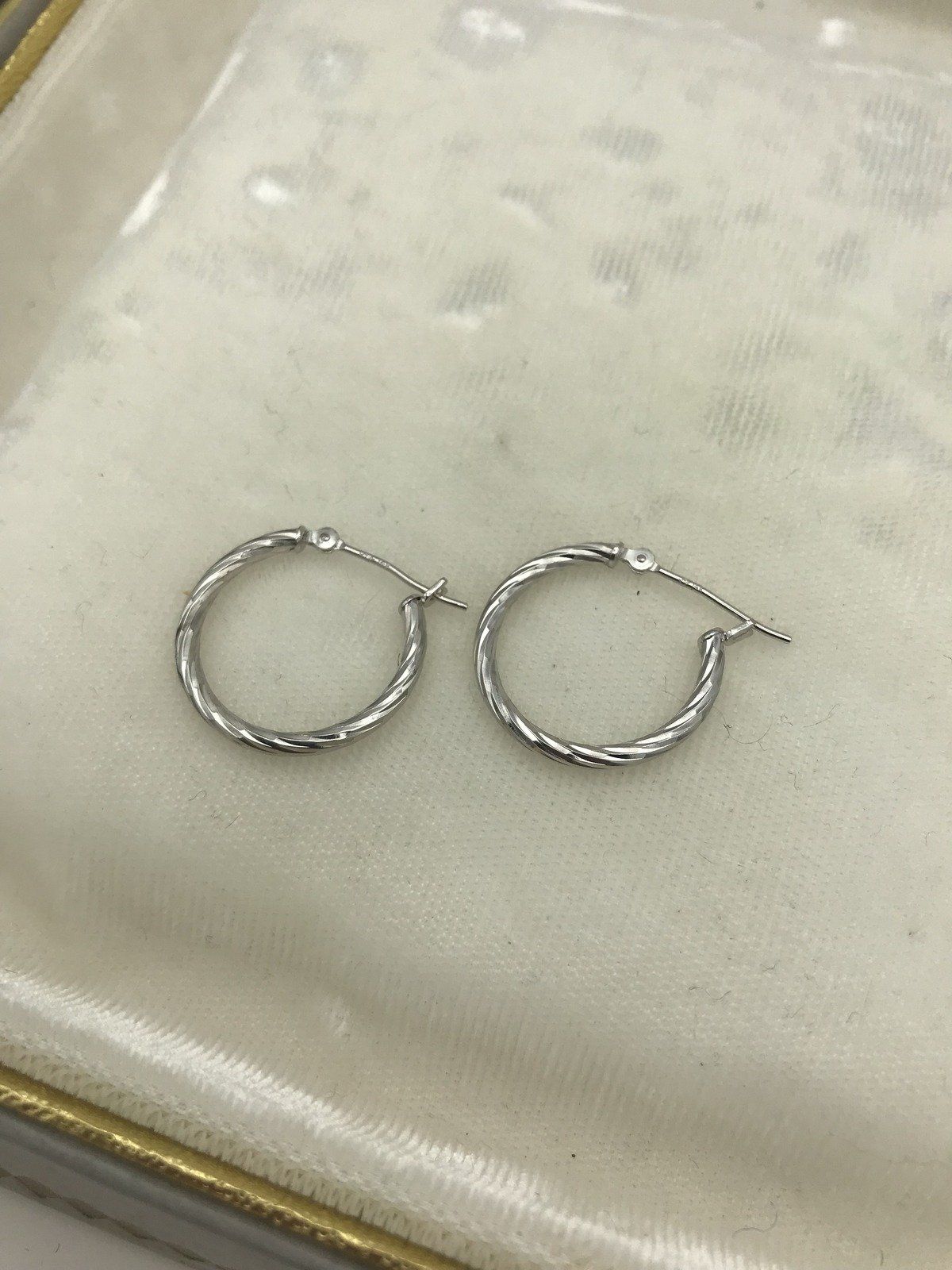 14k White Gold Cable Etched Small Hoop Earrings 3