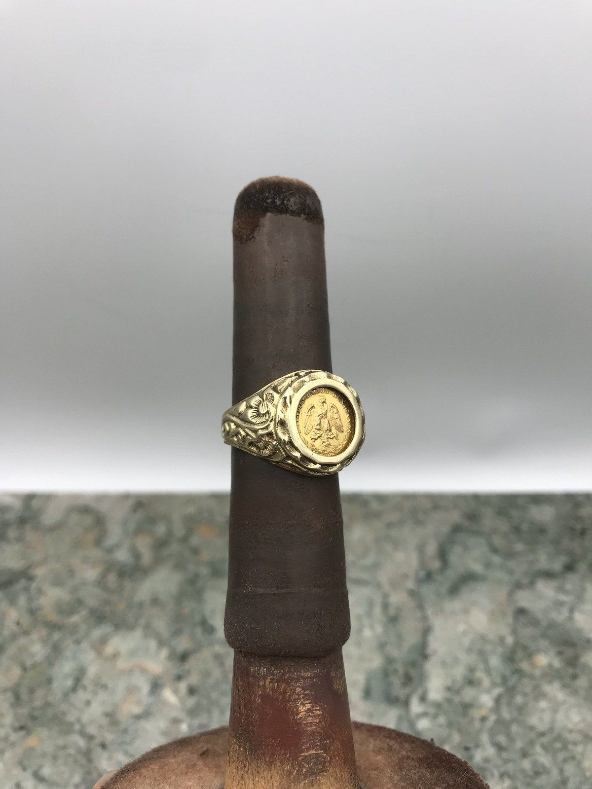 Gorgeous 14k Gold Set c.1945 Dos Pesos 21.6k Gold Coin Ring w Floral Carved Shoulders. Sz 7 2