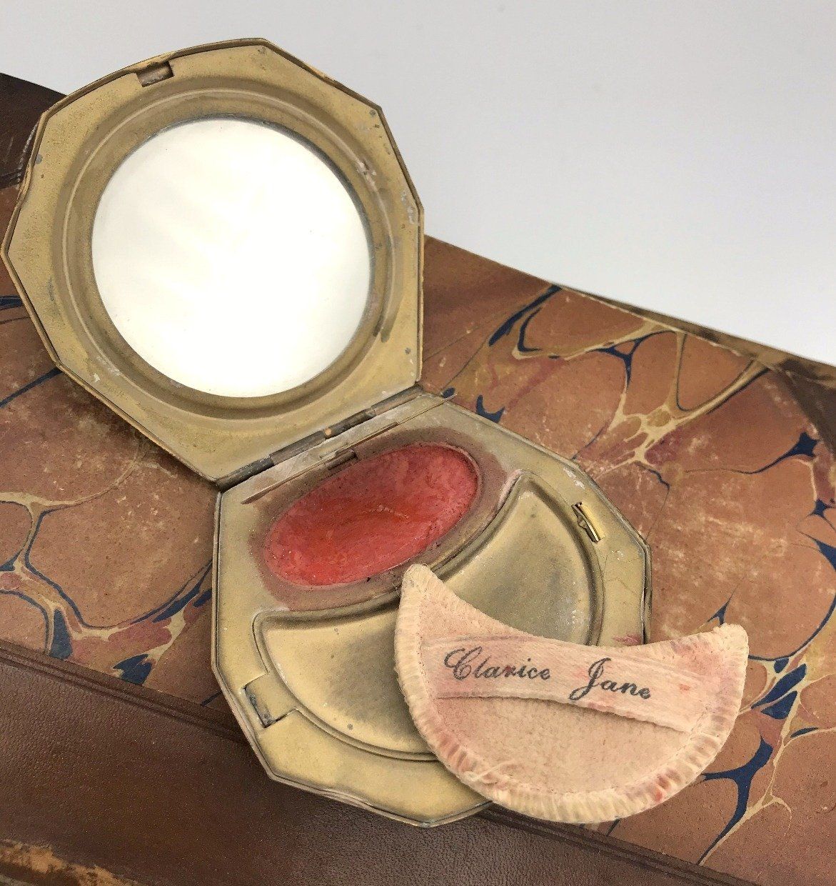 1940s Classic Jane Black Enamel Art Deco Shell Compact 3
