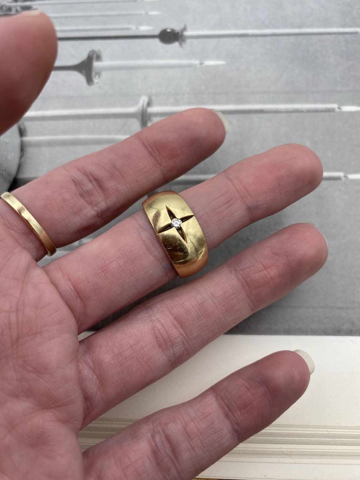 Vintage 14k Gold Tapered Bombe Ring w Art Deco Diamond Burst Center Detail 8