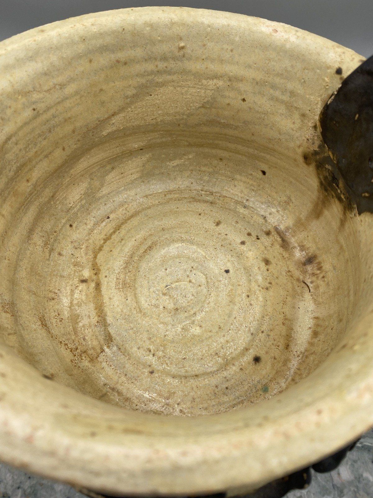 Large Ceramic Pottery Spiraling Line Chamber Pot Unsigned 6