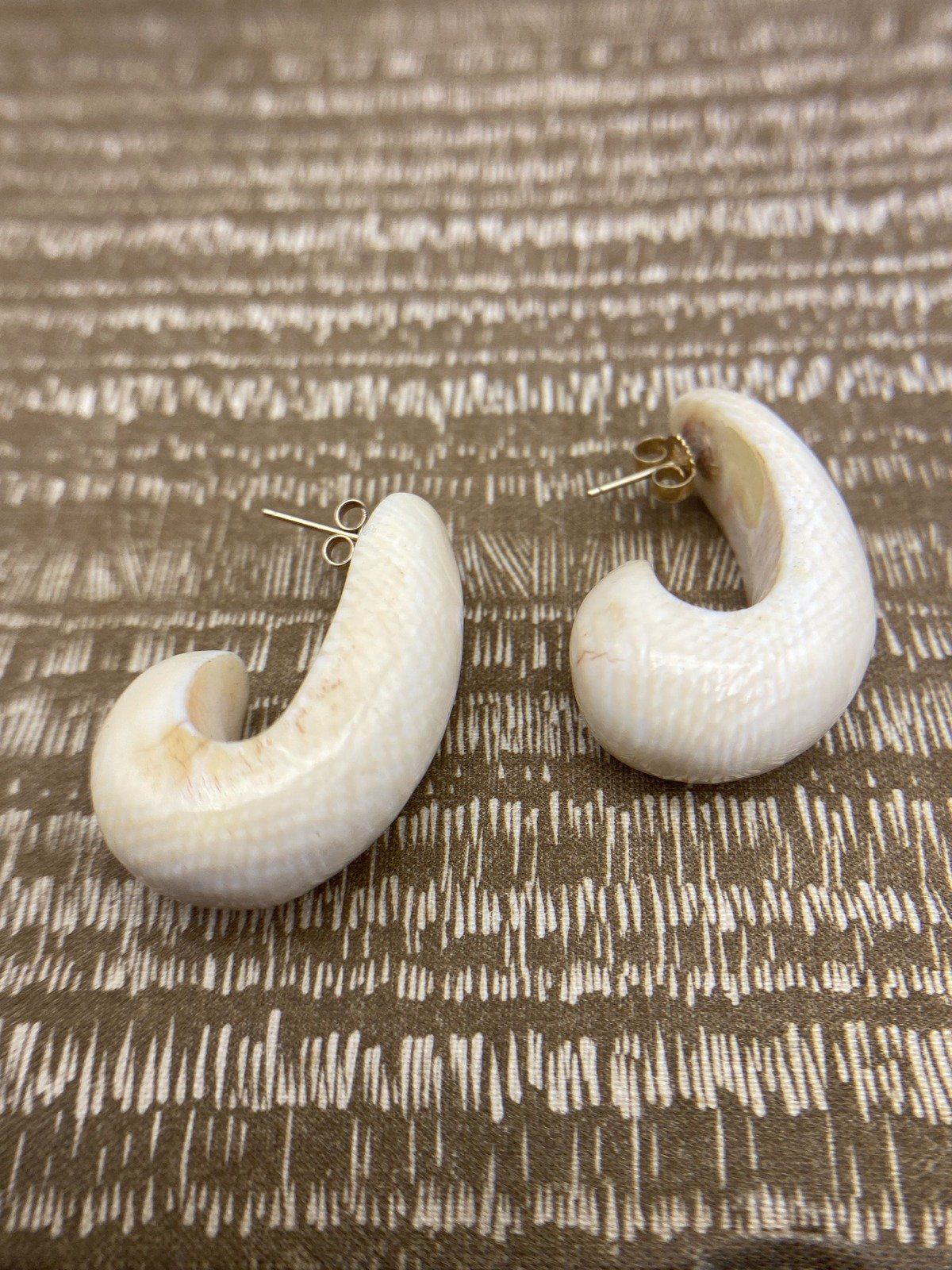 Carved Vintage c.1940s/50s Curved Bone Lobe Drop Earrings w 14k Gold Stud Posts 6