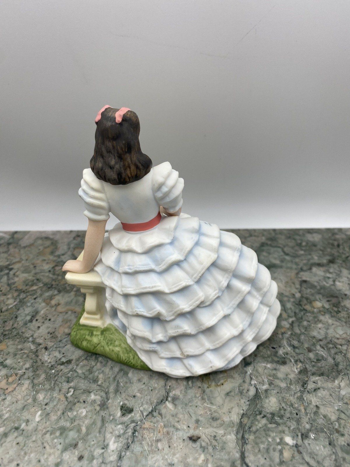 Avon c.1983 Bisque Porcelain Gone With The Wind Statue 3