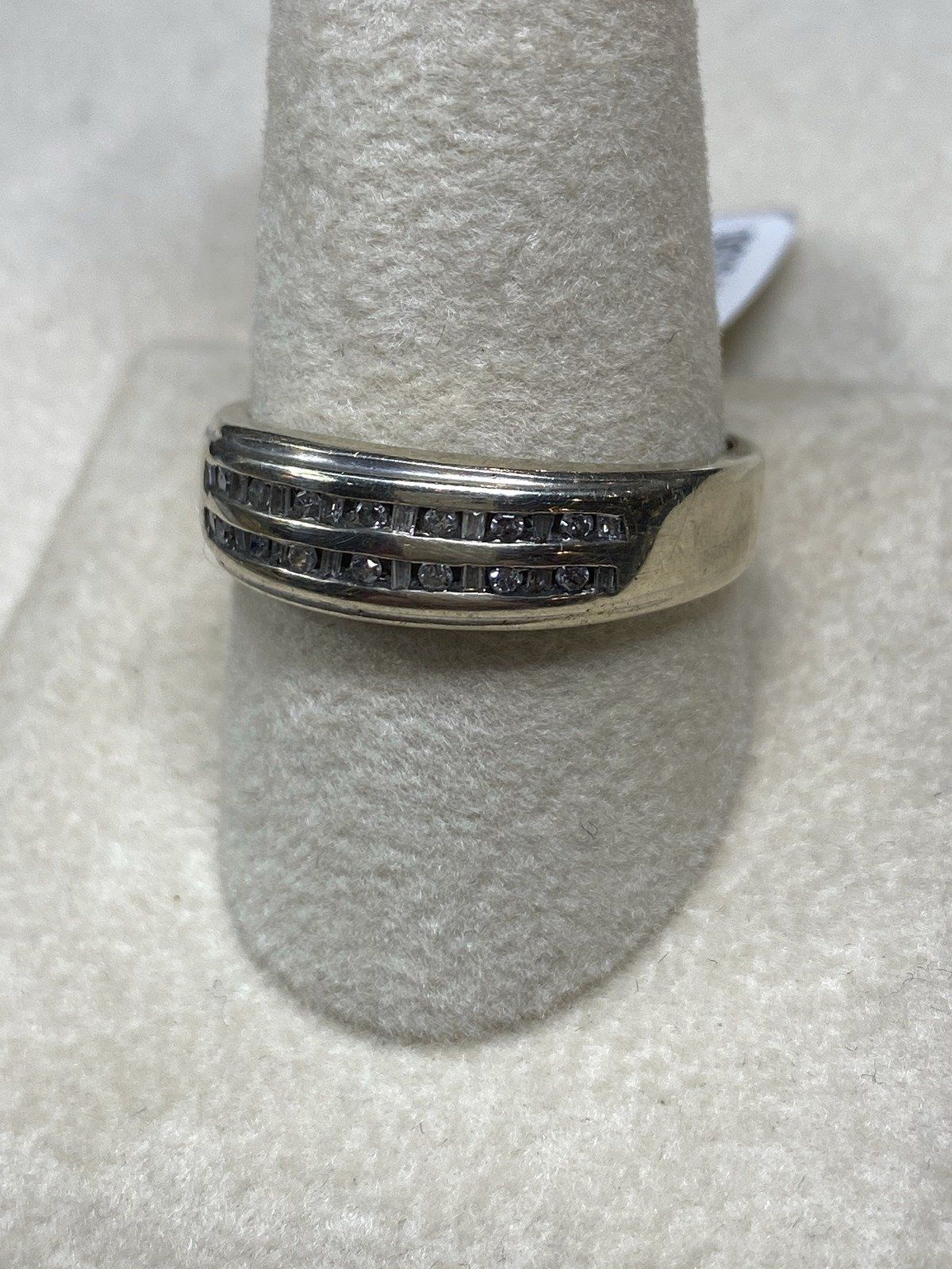 14K White Gold Men's Wedding Ban with 30 Inlaid Diamonds 2