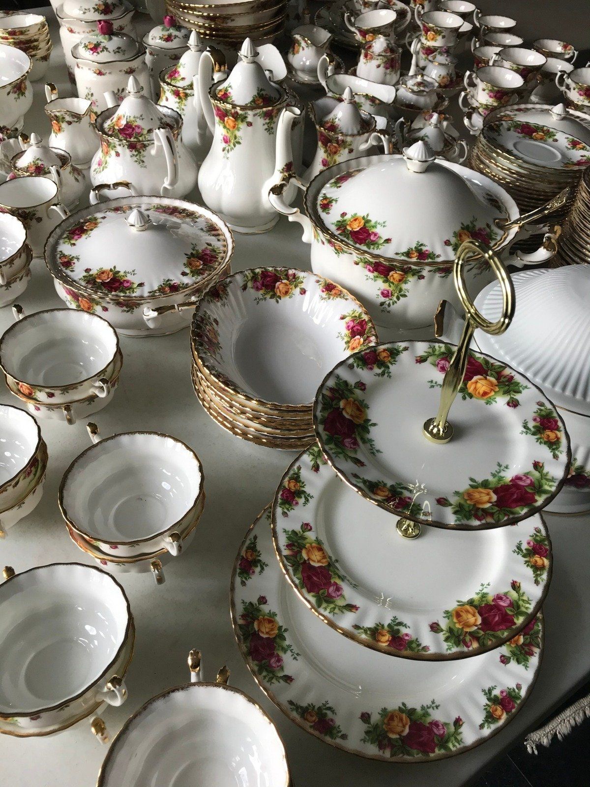 Old Albert Country Roses China Service for 16 Plus all serving pieces 14