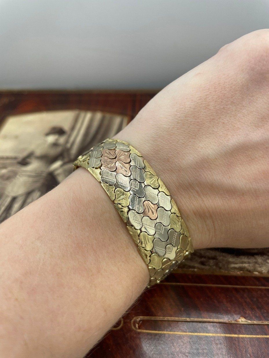 Vintage c.1940s Solid 14k Gold + Rose Gold Accented Floral Articulated Mesh Cuff Bracelet 4