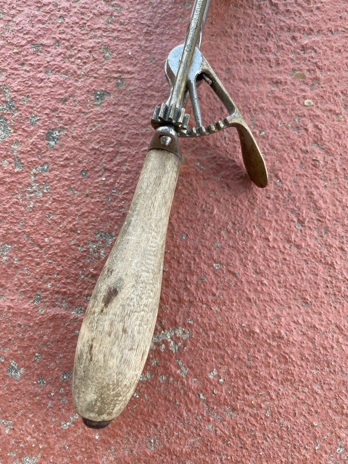 Vintage Wooden Handled Ice Cream Scooper 4