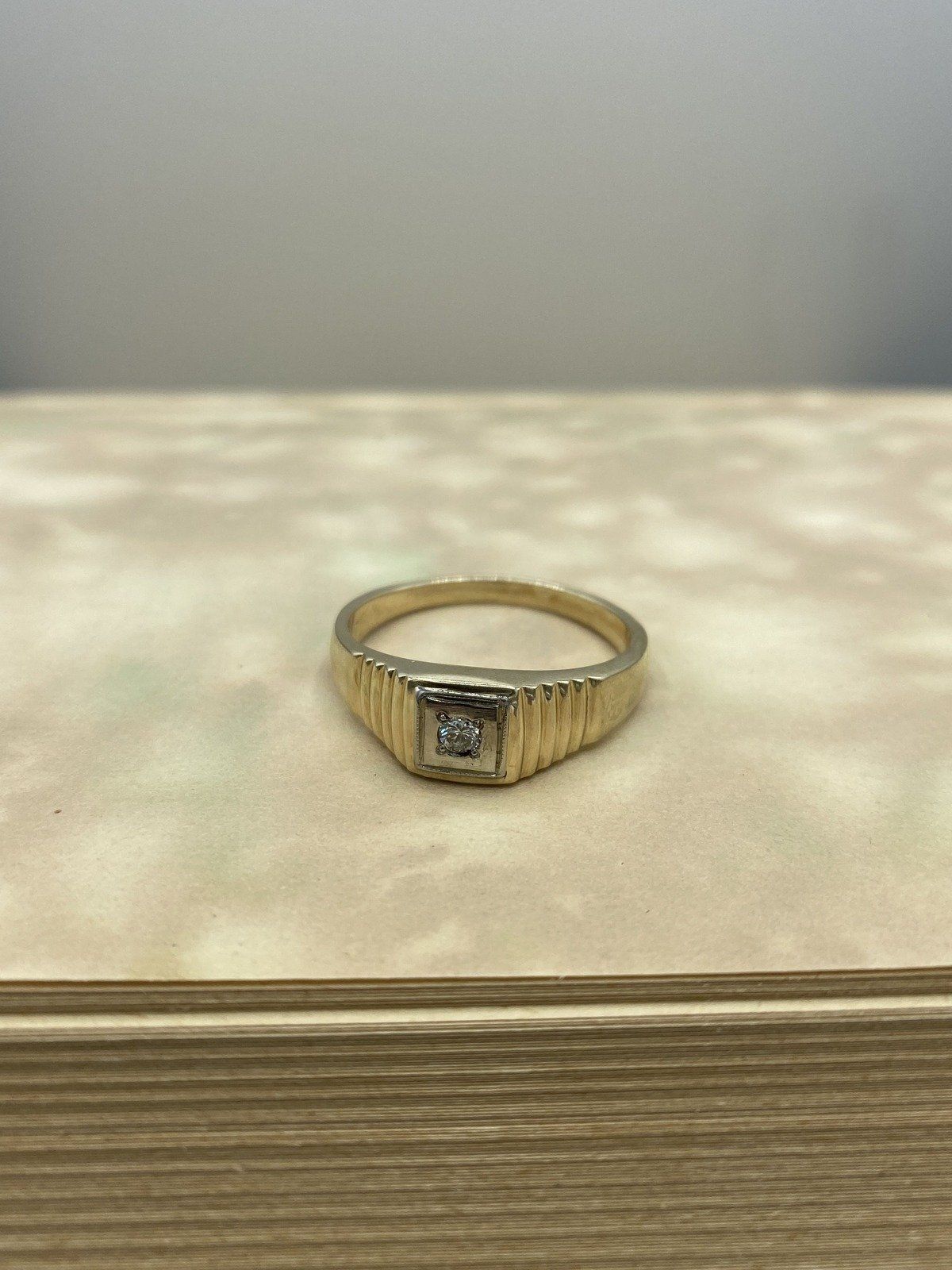 Men's Vintage 10k Flush Set Modest Diamond Wedding Ring w Banded Shoulder Detail 3