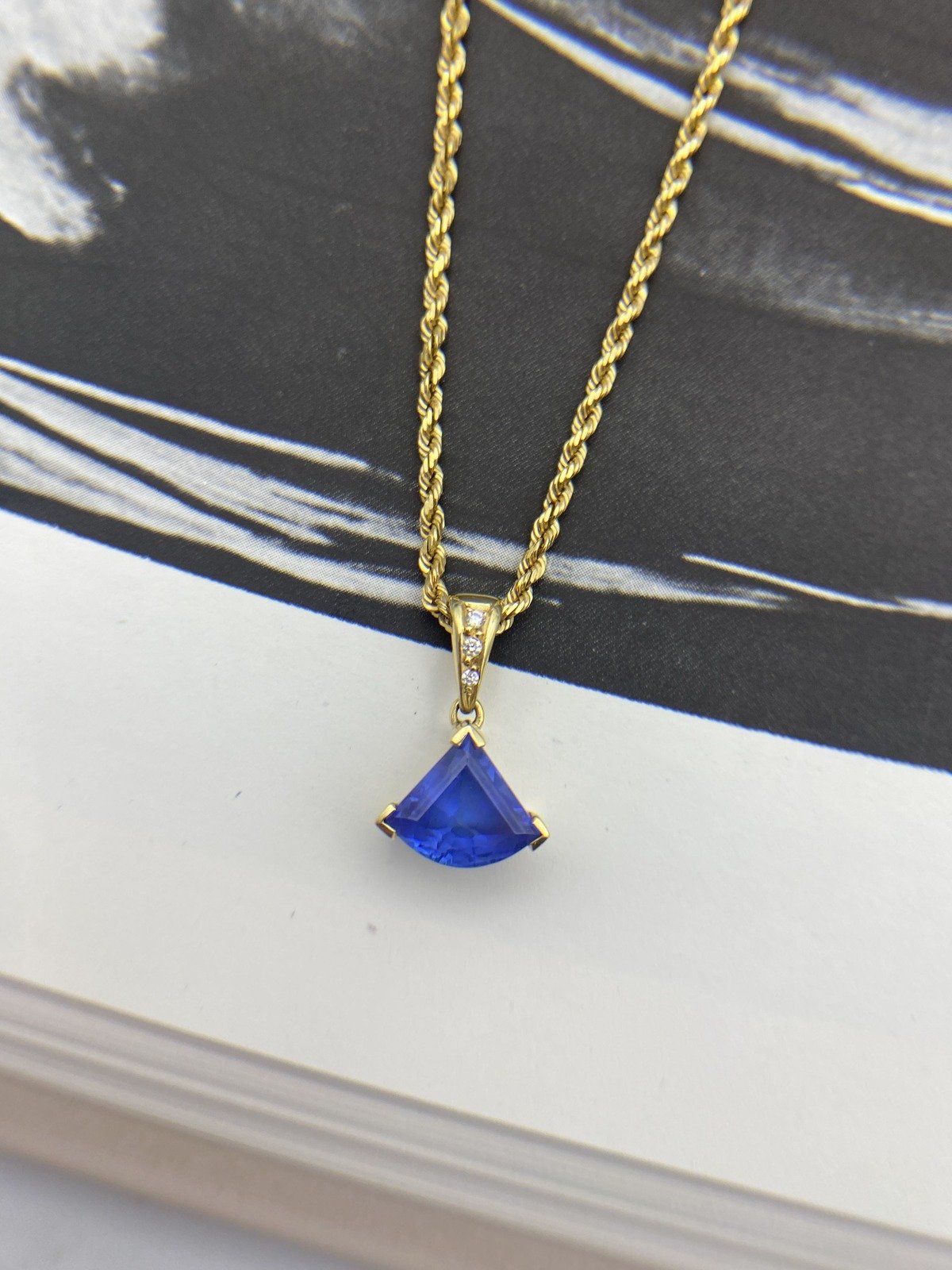 18k Gold Natural Blue Tanzanite Round Trillion 18L Drop Necklace w Diamond Bail Details