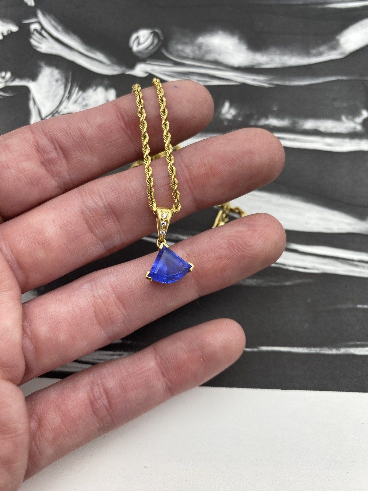 18k Gold Natural Blue Tanzanite Round Trillion 18L Drop Necklace w Diamond Bail Details 6