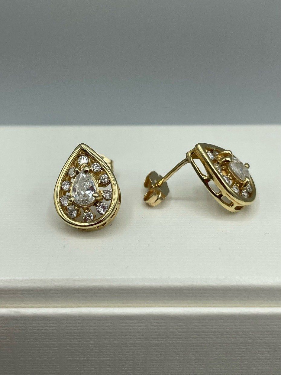 14k Gold Tear Shaped 1.8ctw Diamond Stud Earrings w Pear Cut Diamond Centers 3