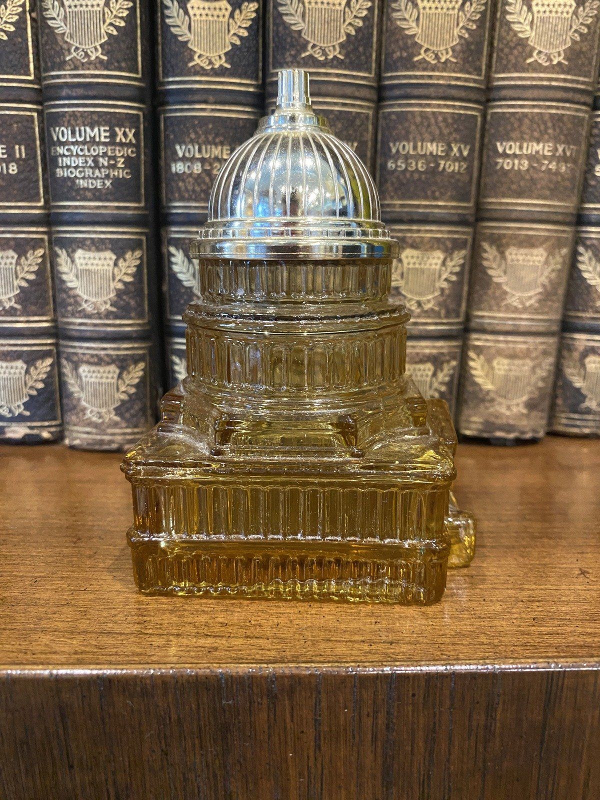 Vintage Collectible Avon US Capitol Building Glass Bottle (No Flag) 2
