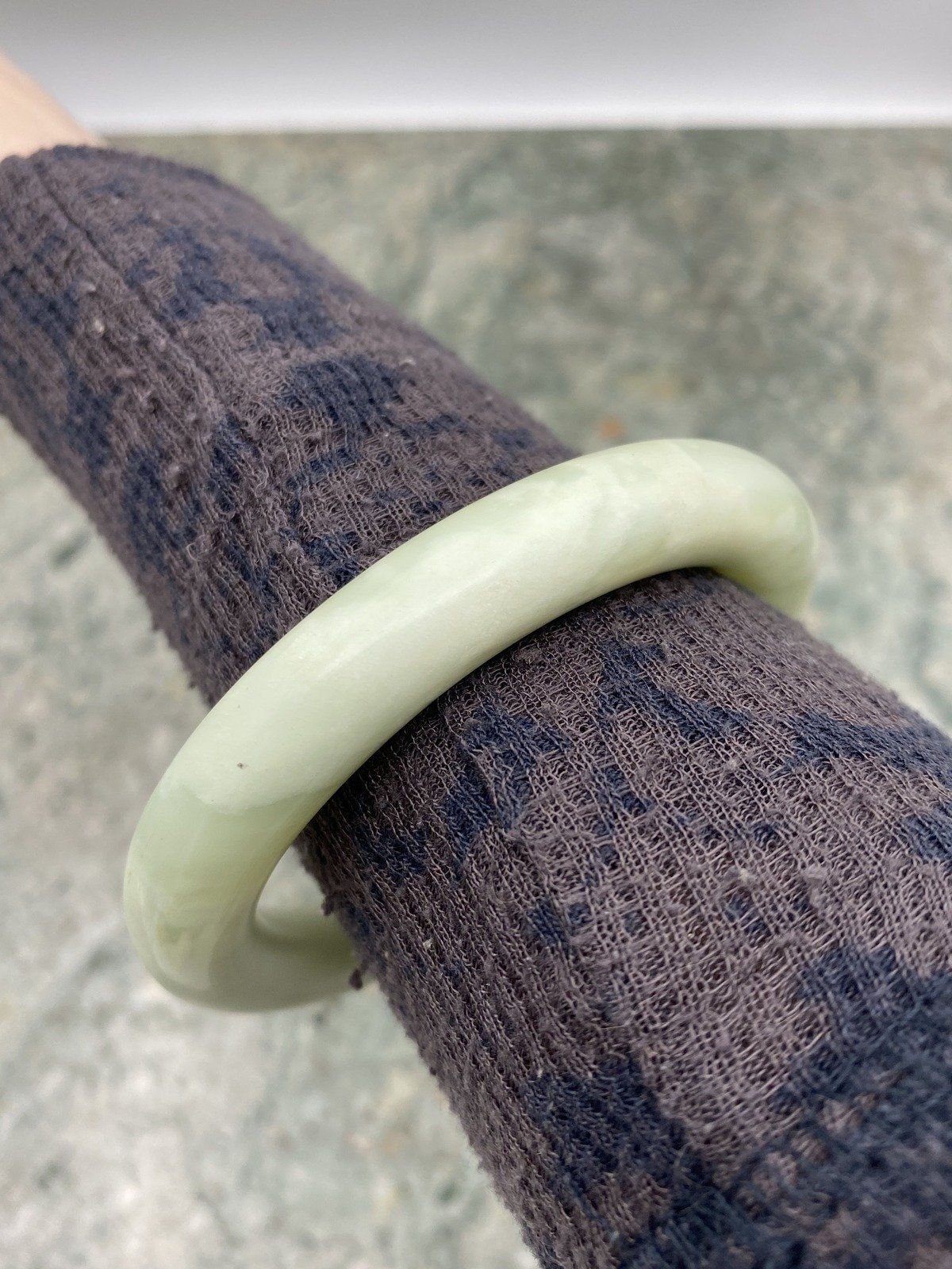 Stunning Soft Green Chinese Jade Solid Stone Bangle Bracelet 3