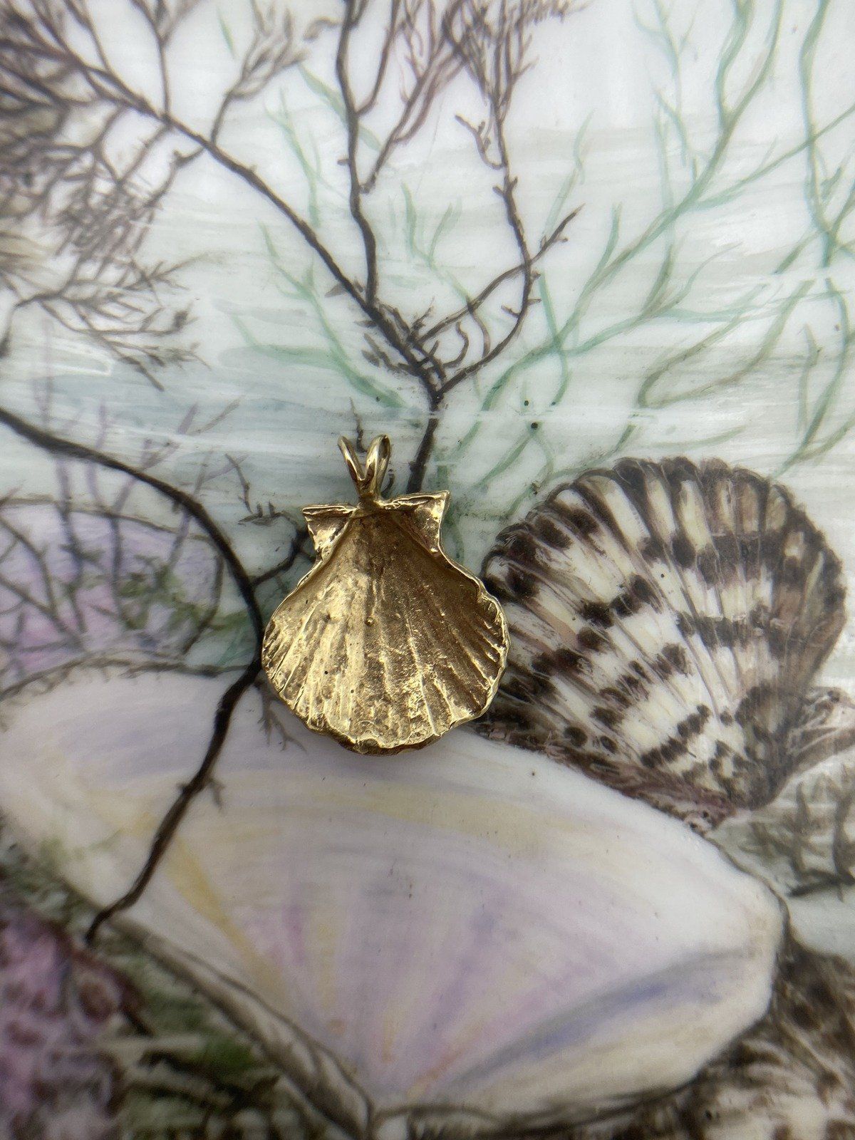 14k Gold Molded Clam Shell Figural Drop Pendant #3074 2