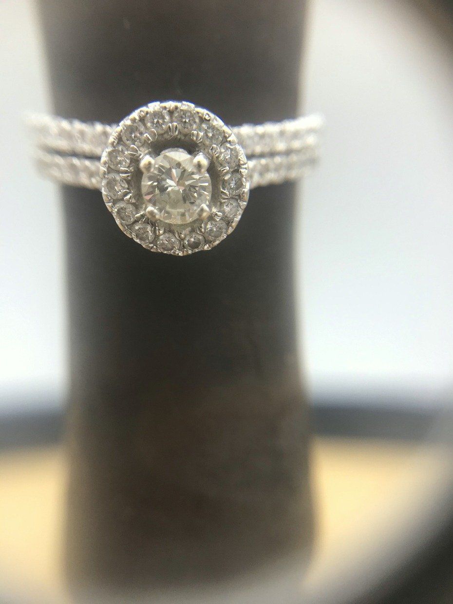 14k White Gold .25ct Center Diamond Crowned Bridal Ring Set 4