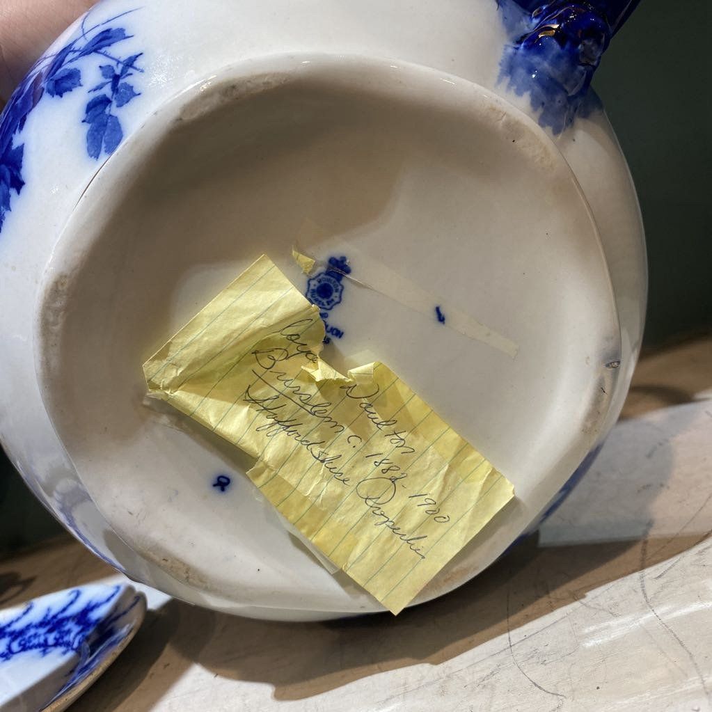 Royal Doulton 1882-1900 Flow Blue Chamber pot 285 2