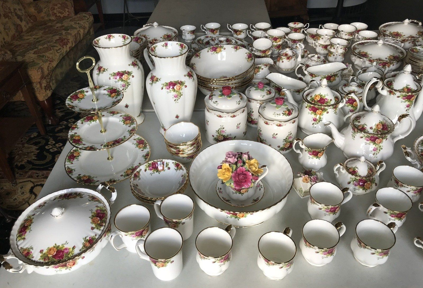 Old Albert Country Roses China Service for 16 Plus all serving pieces