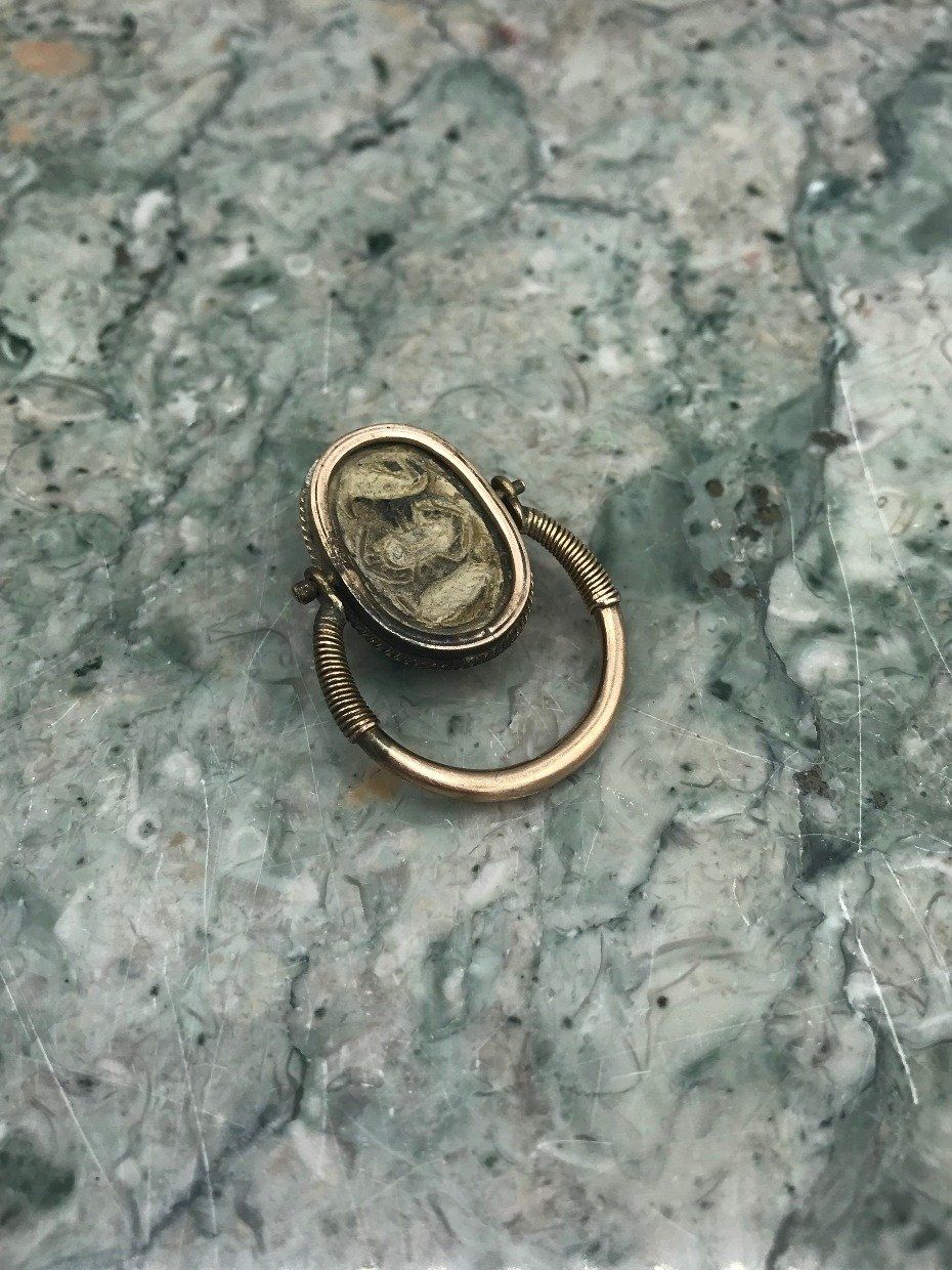 Antique 10k Gold Carved Stone Scarab Beetle Keeper of Secrets Swivel Ring 5