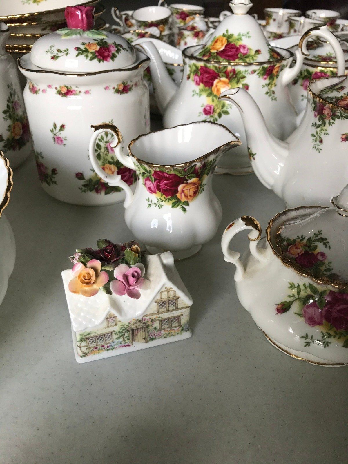 Old Albert Country Roses China Service for 16 Plus all serving pieces 12