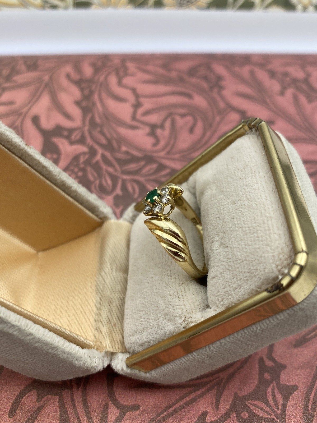 Vintage 14k Gold Emerald + Diamond Flower Ring w Fluted Bypass Shoulders #2605 7