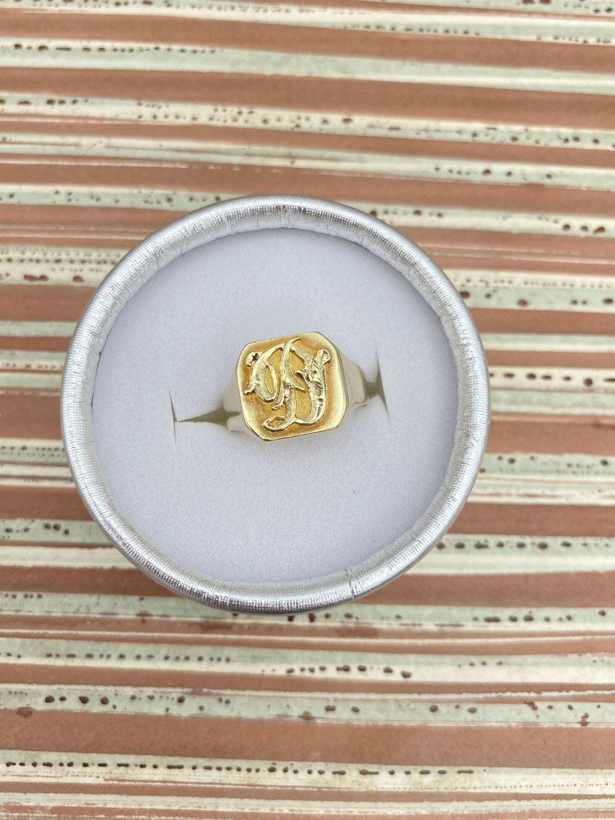 Vintage 14k Gold Scroll Work D Initial Signet Ring 14
