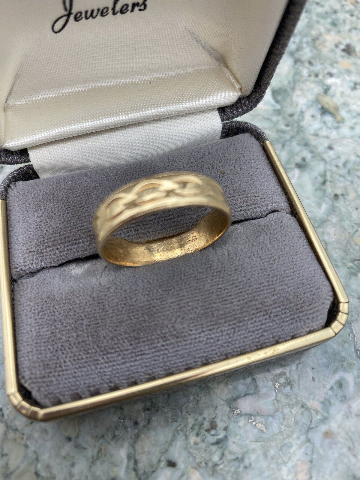 Men's Oval Link Carved 6mm 14k Gold Ring Band w Textured Edge Detail 2