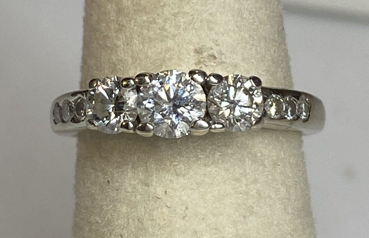 14k Gold Diamond Ring with 9 Diamonds Size 4 1/4 2