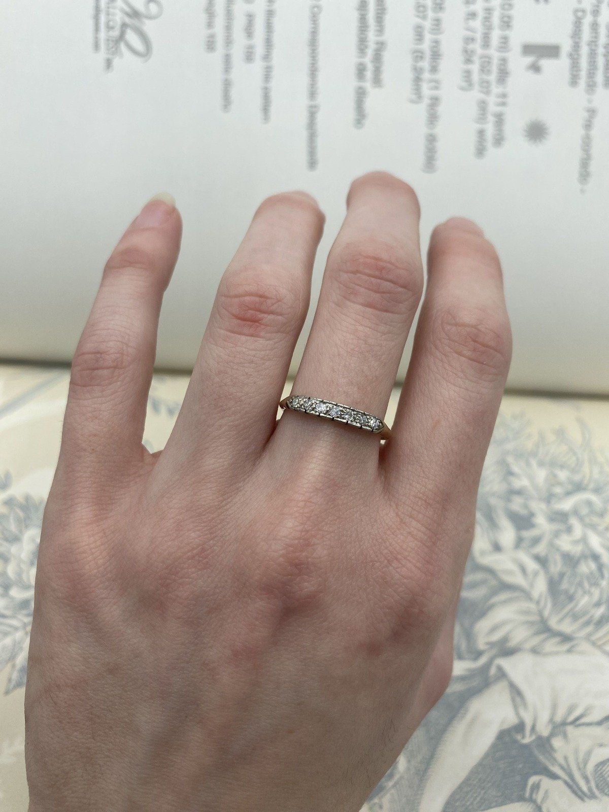 Dainty Vintage c.1930s/40s 14k Dual Gold Bricked Channel Set Diamond Ring Band 4