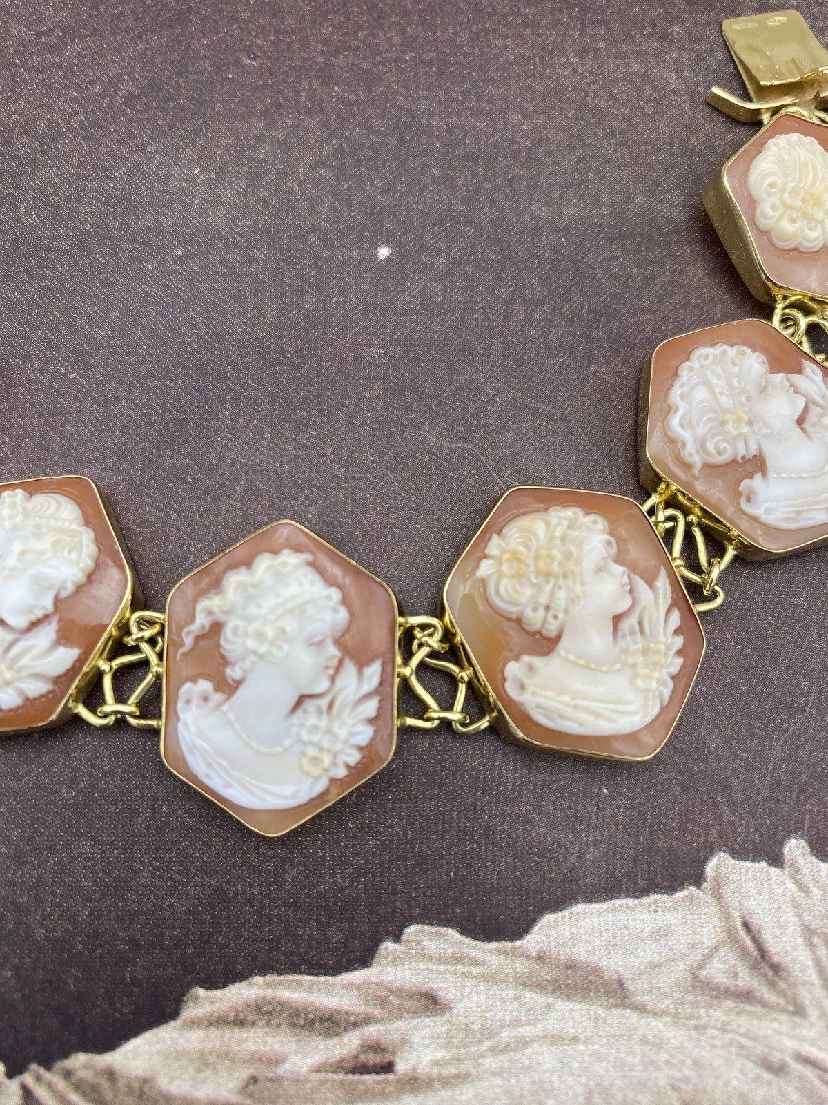 Vintage 18k Gold Large Hexagonal Cameo 7.75 Bracelet 5