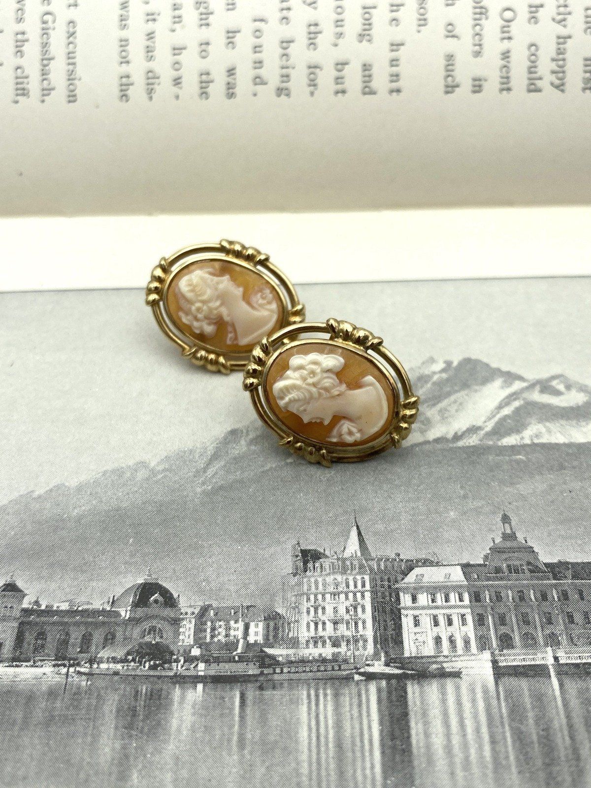 Vintage 14k Gold 1 Shell Carved Cameo Portrait Stud Earrings w Artly Molded Bezels 9