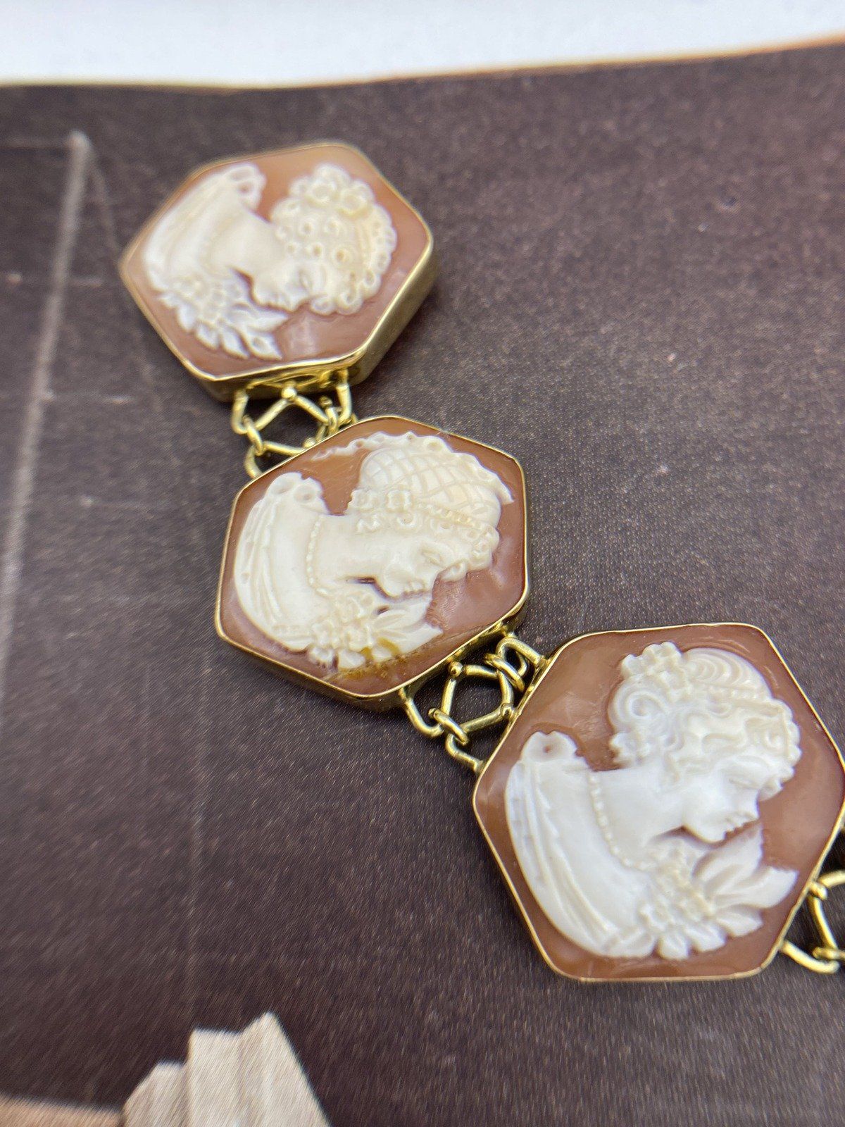 Vintage 18k Gold Large Hexagonal Cameo 7.75 Bracelet 6