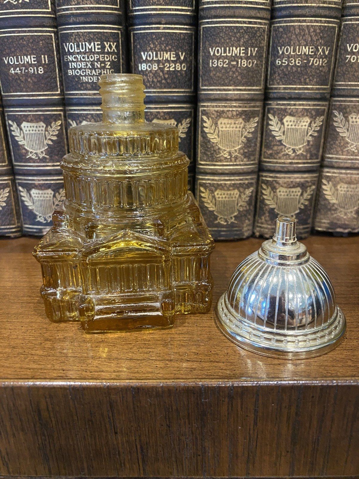 Vintage Collectible Avon US Capitol Building Glass Bottle (No Flag) 5